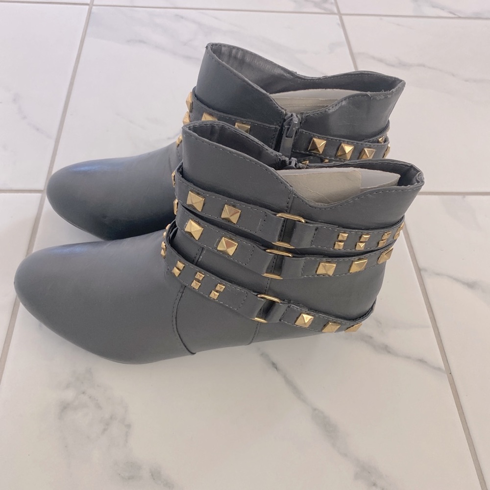 NEW!!! Grey studded ankle boots. Size 10.